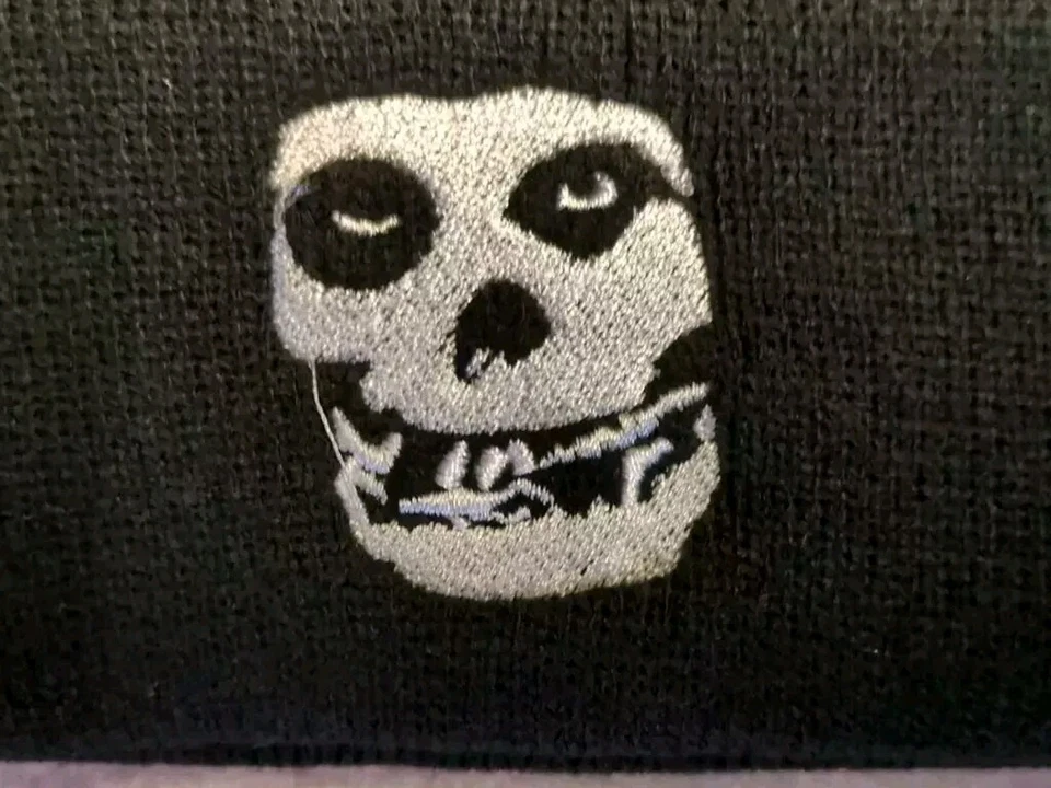 Auténtico - MISFITS - Gorro Tejido Negro Logo NUEVO Cálido Sombrero Gorra Aislada  Foto 1 de 3