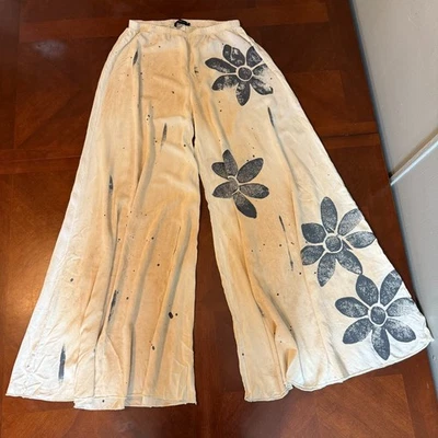 T Party USA Women’s Wide Leg Boho Lounge Pants Cream Black Floral Print  NWT L - Image 1 of 4
