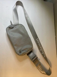 Lululemon Everywhere Belt Bag Fanny Pack Crossbody 1 L Gray Logo On Strap - Picture 1 of 11