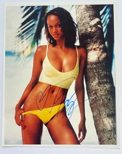 Autographed Tyra Banks Supermodel Sexy 8x10 Photo Signed with COA - Picture 1 of 2