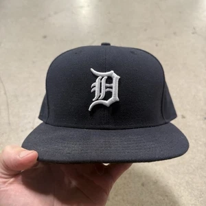 Gorra ajustada de los Tigres de Detroit para hombre 7 1/8 azul oscuro negra MLB New Era On Field - Imagen 1 de 7