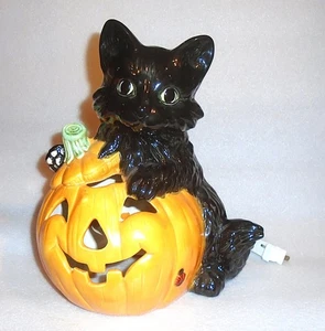 Das Angebot gilt für: (1) Vintage große schwarze Keramikkatze sitzend mit Jack-O-Laterne - Bild 1 von 5