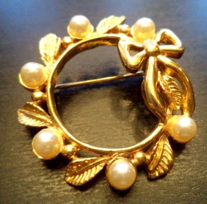 HIGH END *SELTEN* ERSTAUNLICH WUNDERSCHÖNE VINTAGE KUNSTPERLEN GOLDFARBEN 1 5/8" BROSCHE - Bild 1 von 2