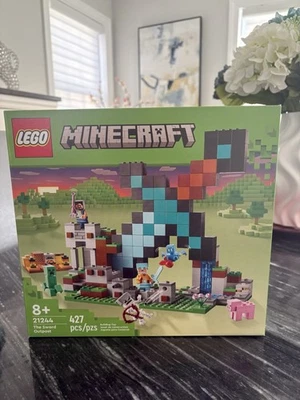 * RETIRED *LEGO Minecraft The Sword Outpost (21244) - 427 Pcs FACTORY SEALED!!! - Image 1 of 4