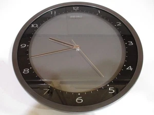 SEIKO SIVER CASE 12" IN DIAMETER WALL CLOCK W/ QUIET SWEEP SECOND - Picture 1 of 4