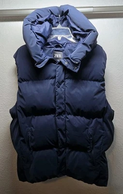 Colete Zara Feminino Tamanho XL Azul Marinho com Capuz Zíper/Botão Frontal, Bolsos com Zíper - Imagem 1 de 4