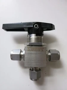 WHITEY SS-44XS6 3-Way Ball Valve, 2.0 Cv, 3/8 in.  - Picture 1 of 7