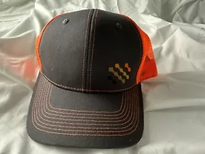 Sombrero de camionero clásico Snapback malla en blanco trasero naranja gris 4 rayas talla única - Imagen 1 de 5