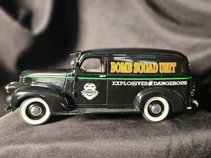 Danbury Mint 1940s Chevy Bomb Squad Truck 1:24 Scale inv. #4606 - Picture 1 of 9