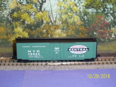  MICRO-TRAINS N SCALE #34250 50' STANDARD PLUG DOOR BOX CAR NEW YORK CENTRAL - Image 1 of 3