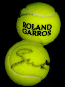 IGA SWIATEK SIGNED FRENCH OPEN TENNIS BALL - Picture 1 of 1