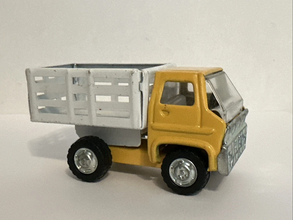 Vtg Louis Marx Pressed Metal Toy Pickup Cattle Truck Yellow - Image 1 of 4