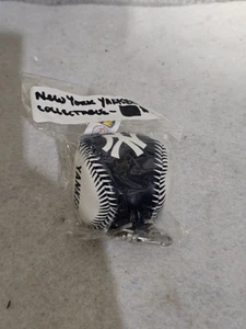 New York Yankees collectible keychain - Picture 1 of 6