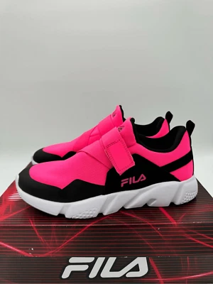 FILA Vastra большой детский размер 5,5 унисекс розовый/черный новый с коробкой - Изображение 1 из 4