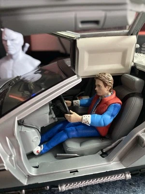 Figura de resina Marty para Regreso al futuro 1/15 DeLorean Diamond Select Foto 1 de 4