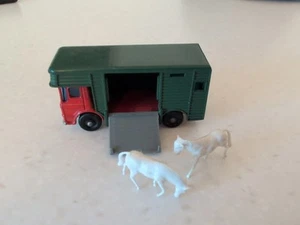 RARE LNIB 1960s MATCHBOX # 17 HORSE BOX TRUCK With Horses (H031) - Bild 1 von 4