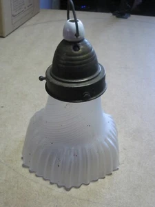 kleiner Lampenschirm  mit Fassung zum Aufhänge alt antik Glas Jugendstil farblos - Bild 1 von 7