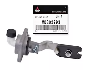 Mitsubishi SENSOR OIL LEVEL MD302293 Genuine JDM OEM - Picture 1 of 1