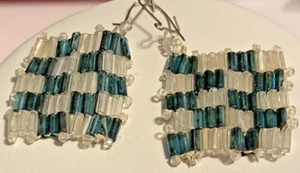 Pendientes Vintage Cuentas Corneta Cuadros Cuentas Turquesa y Blanco Tejido AB - Imagen 1 de 5