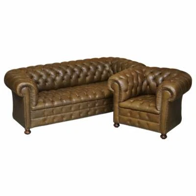 IMPRESIONANTE SOFÁ Y SILLÓN CHESTERFIELD VINTAGE DE CUERO VERDE OLIVA TOTALMENTE ACOLCHADO Foto 1 de 4