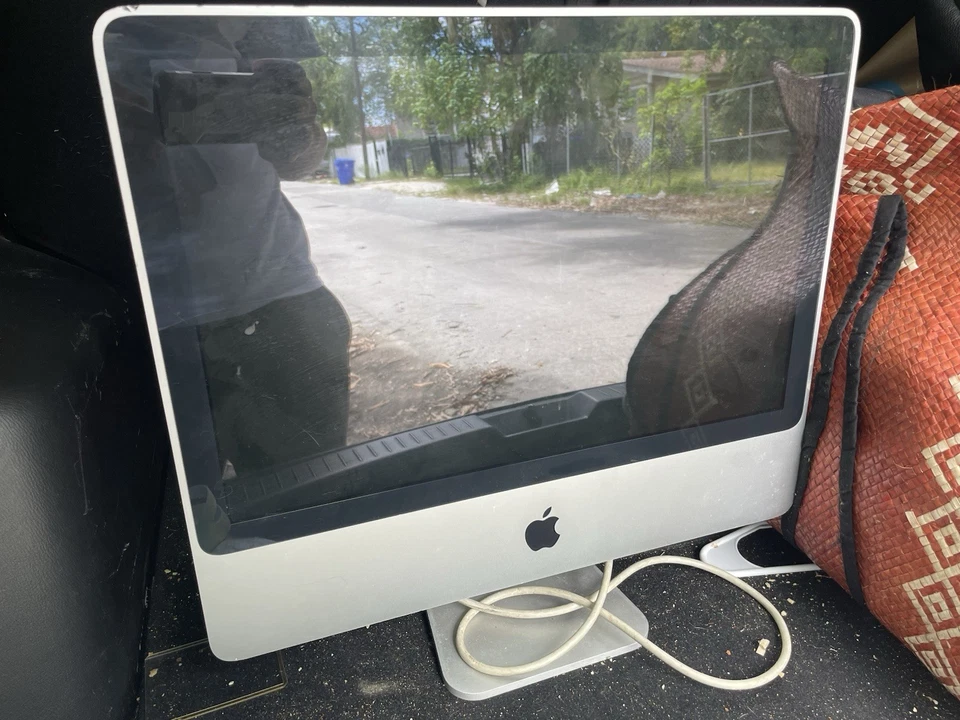 iMac 20" 2008, Great Condition - Image 1 of 2