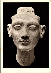 Head bust of Queen Nefertiti Egyptian Sculpture Berlin Museum Postcard - Picture 1 of 2