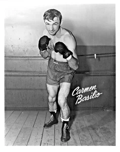 Foto de leyenda del boxeo de Carmen Basilio 8x10 - Imagen 1 de 2