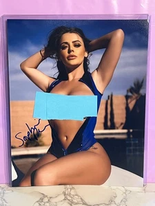 Sophie Dee Spicy Blue Badeanzug geöffnet signiert Autogramm 8x10 - Bild 1 von 1