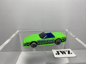 MATTEL HOT WHEELS TOYS - CUSTOM CORVETTE 1988 - Lime Green - Picture 1 of 8