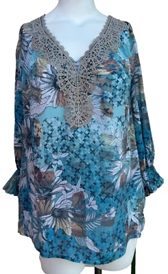 Top Spense Talla Grande 1X Azul Floral ~ Raglán Manga 3/4 Puños Calados Encaje Cuello en V Foto 1 de 4