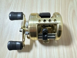 Baitcasting Reel Calcutta 100XT Right 5.8:1 Fishing Reel #AK - Picture 1 of 11