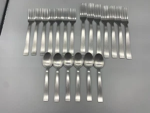 Wallace IONIC Ribbed Flatware 18/10 Stainless China 20 pc. Forks Spoons - Picture 1 of 8
