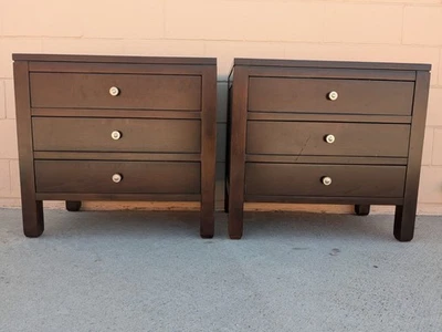 Juego de 2 Mesas auxiliares de madera Bassett Modernas Regency mesitas de noche mesas auxiliares marrón Foto 1 de 4