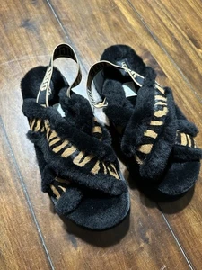 Sandalia Zapatilla UGG Cross Slide Estampado Tigre Para Mujer Talla US 9 Piel - Imagen 1 de 9