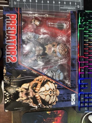 Figura de acción Mezco Predator Jungle Hunter escala 1:12 Foto 1 de 4