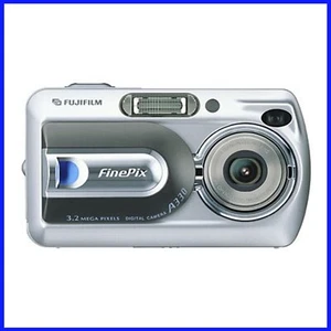 Cámara digital compacta Fujifilm Finepix A330 3,2 MP - plateada - estuche y correa para la muñeca - Imagen 1 de 24