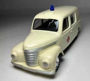 Ambulanza FRAMO 1:64 nostalgia metallo nuova o confezione - Foto 1 di 3