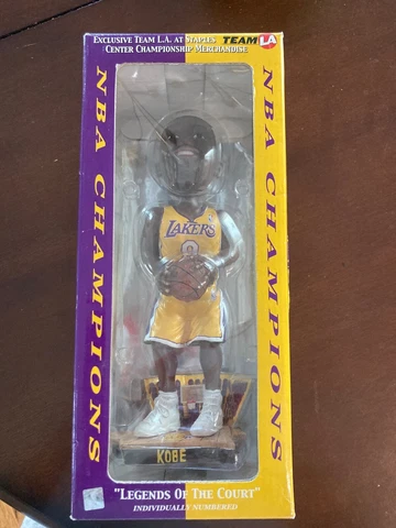 KOBE BRYANT Figure - Legends of The Court NBA Champions 2541/10000 Cover