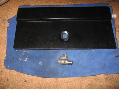 Дверца и защелка перчаточного ящика Mustang 71 ti 73 - Изображение 1 из 2