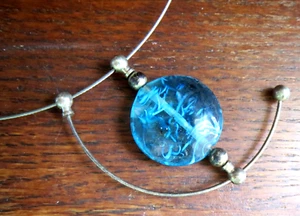 Vintage Necklace ~ Silver Tone Wire ~ Round Glass Pendant ~ Choker Collar - Bild 1 von 4