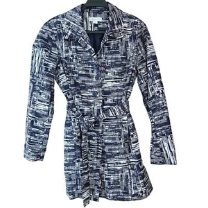 Coldwater Creek Trenchcoat mit Gürtel mittellang gemustert S 8 blau adrett reif  - Bild 1 von 9