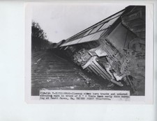 1956 PITTSBURGH PENN ORIGINAL PHOTO TRAIN WRECK VINTAGE 7 1/8 X 9 INCH RAILROAD