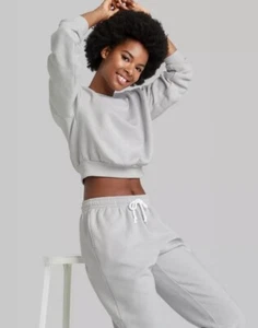 NEW Wild Fable Light Grey Lightweight Semi Cropped Sweatshirt Women's Sz Medium - Picture 1 of 2
