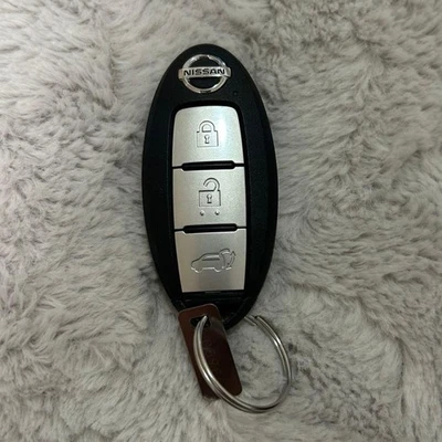Nissan X-Trail Genuine Smart Key Black Used OEM - Image 1 of 2