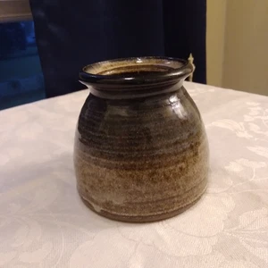 Vaso ceramica Studio Art firmato smaltato-blu e marrone diametro inferiore 4"Tx4,2" - Foto 1 di 8