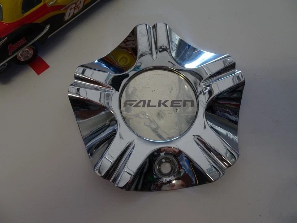 Tapa central de rueda Falken cromada personalizada # MCD0615YL01 Foto 1 de 3