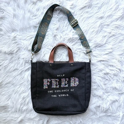 Bolsa tote FEED Projects preta estopa juta algodão tiracolo miçangas de mão - Imagem 1 de 4