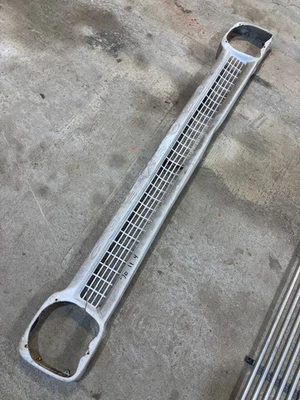 1964 1966 雪佛兰 C10 K10 C30 K30 二手涂漆格栅壁挂 — 第 1/4 张图片