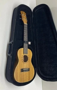 Caramel ukulele - Picture 1 of 5