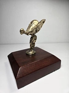 Vintage Gold Rolls Royce Spirit Of Ecstasy auf Holzsockel - Bild 1 von 10